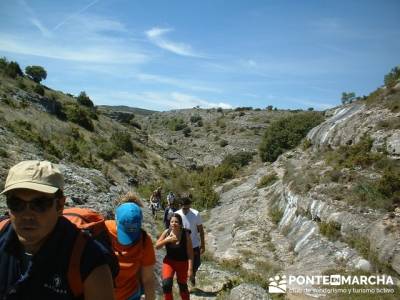 Barranco de Borbocid - trekking and hiking; senderismo rascafria; viajes en mayo; 